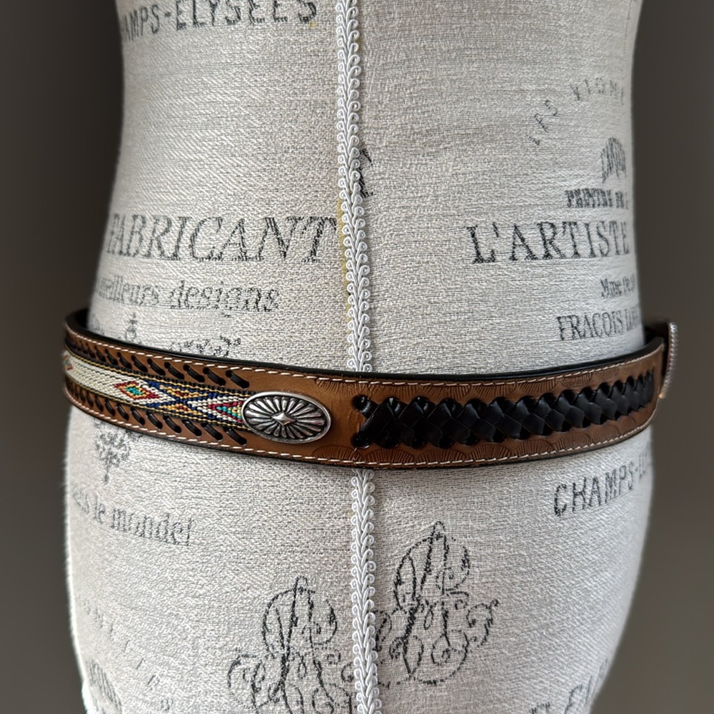 Western leather belt‎ with silver conch & Native ribbon ribbon trim 34-38” - Picture 3 of 7
